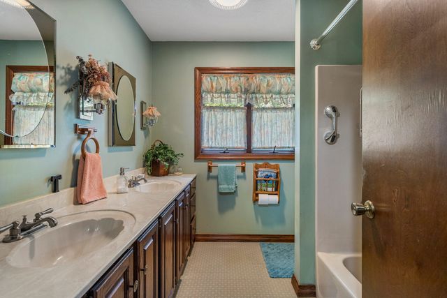 44 Glenbrook Court, Fisher, IL 61843