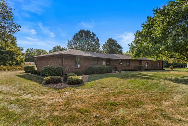 44 Glenbrook Court, Fisher, IL 61843