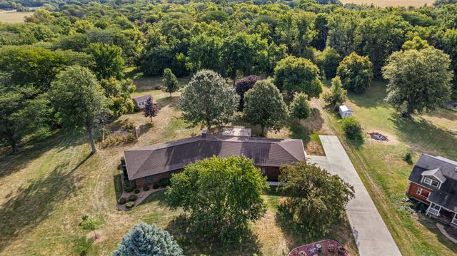 44 Glenbrook Court, Fisher, IL 61843