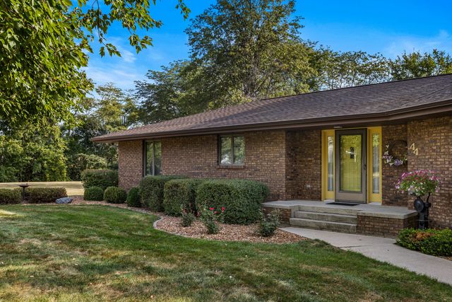 44 Glenbrook Court, Fisher, IL 61843