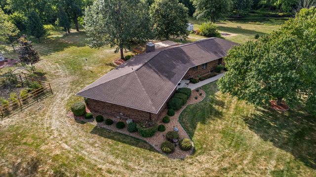 44 Glenbrook Court, Fisher, IL 61843