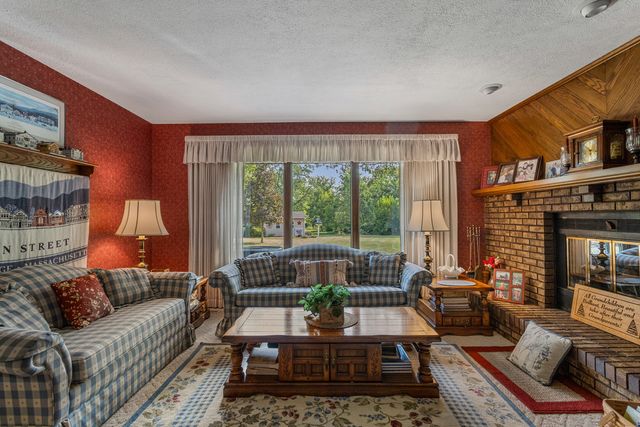 44 Glenbrook Court, Fisher, IL 61843