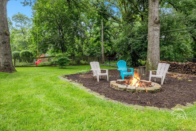 27W755 Robin Lane, West Chicago, IL 60185