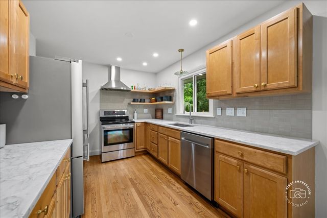 27W755 Robin Lane, West Chicago, IL 60185