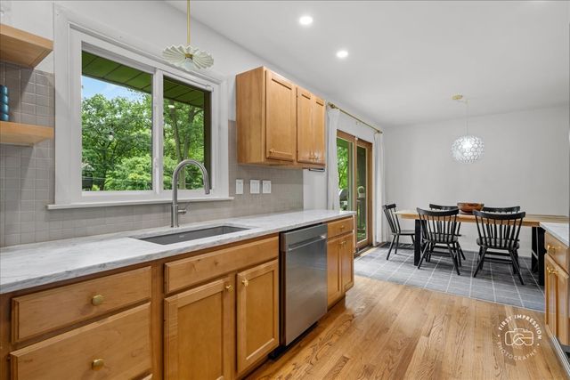 27W755 Robin Lane, West Chicago, IL 60185