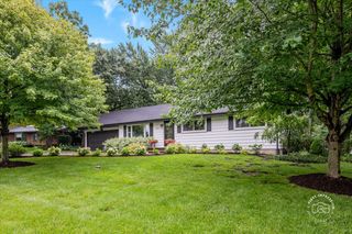 27W755 Robin Lane, West Chicago, IL 60185
