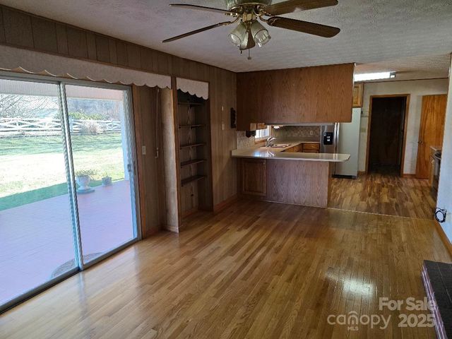 1375 E US Highway 19E Highway, Burnsville, NC 28714