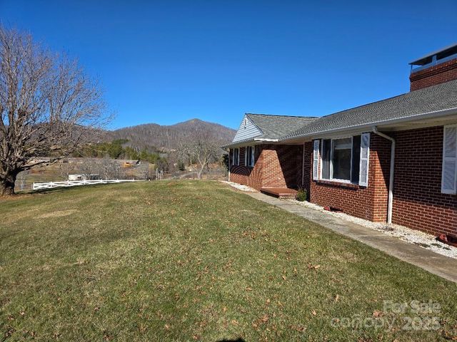 1375 E US Highway 19E Highway, Burnsville, NC 28714