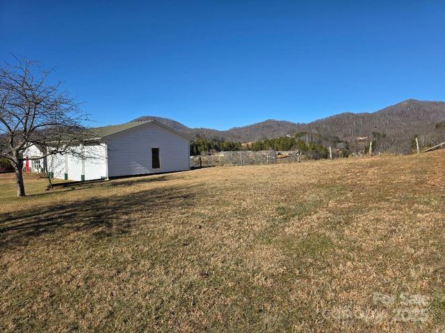 1375 E US Highway 19E Highway, Burnsville, NC 28714