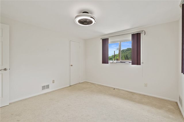 3931 Boulevard Dr, Squirrel Hill, PA 15217