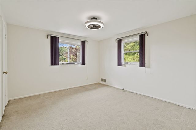 3931 Boulevard Dr, Squirrel Hill, PA 15217