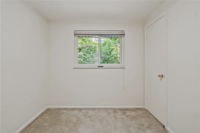 3931 Boulevard Dr, Squirrel Hill, PA 15217