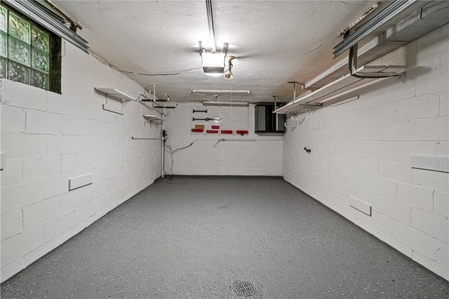 3931 Boulevard Dr, Squirrel Hill, PA 15217