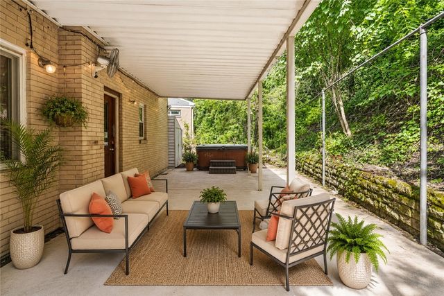 3931 Boulevard Dr, Squirrel Hill, PA 15217