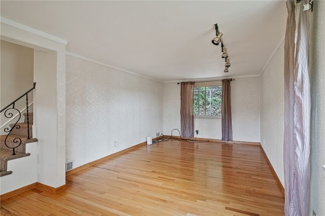 3931 Boulevard Dr, Squirrel Hill, PA 15217