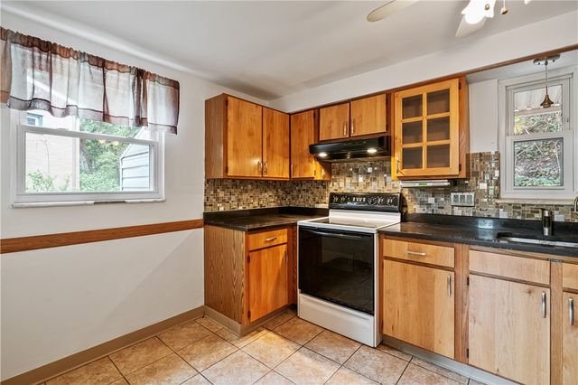 3931 Boulevard Dr, Squirrel Hill, PA 15217