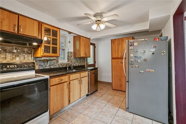 3931 Boulevard Dr, Squirrel Hill, PA 15217