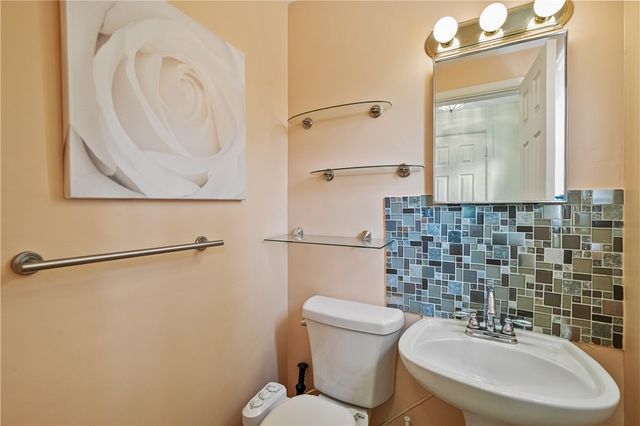 3931 Boulevard Dr, Squirrel Hill, PA 15217