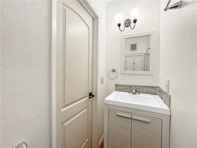 3610 KALSMAN Drive 2, Los Angeles, CA 90016