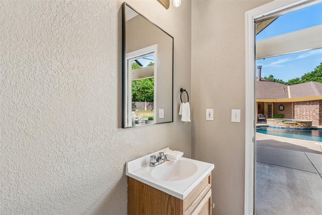 515 Freedom Road, Edmond, OK 73025