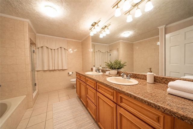 230 Oaklawn Avenue, Cranston, RI 02920