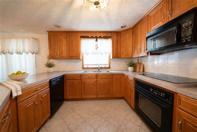 230 Oaklawn Avenue, Cranston, RI 02920