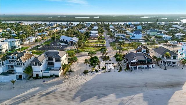 111 Bay Mar DR, Fort Myers Beach, FL 33931