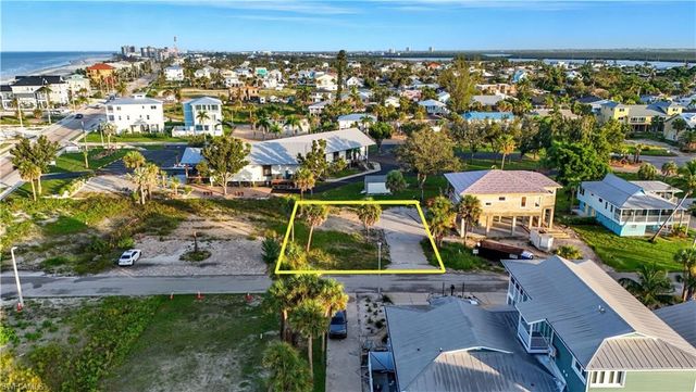 111 Bay Mar DR, Fort Myers Beach, FL 33931