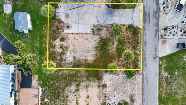 111 Bay Mar DR, Fort Myers Beach, FL 33931