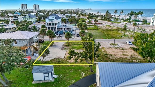 111 Bay Mar DR, Fort Myers Beach, FL 33931
