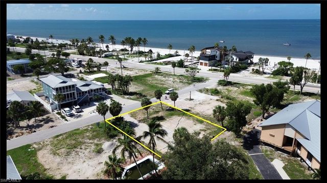 111 Bay Mar DR, Fort Myers Beach, FL 33931