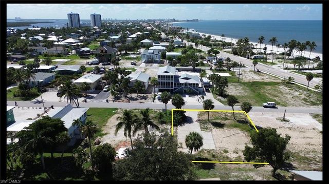 111 Bay Mar DR, Fort Myers Beach, FL 33931
