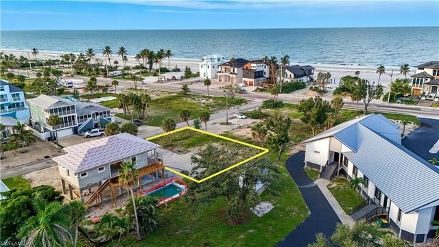 111 Bay Mar DR, Fort Myers Beach, FL 33931