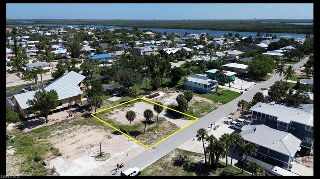 111 Bay Mar DR, Fort Myers Beach, FL 33931