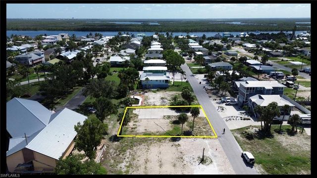 111 Bay Mar DR, Fort Myers Beach, FL 33931