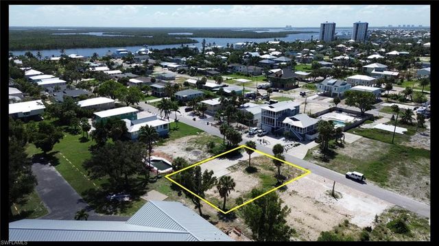 111 Bay Mar DR, Fort Myers Beach, FL 33931