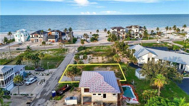 111 Bay Mar DR, Fort Myers Beach, FL 33931