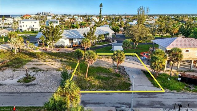 111 Bay Mar DR, Fort Myers Beach, FL 33931