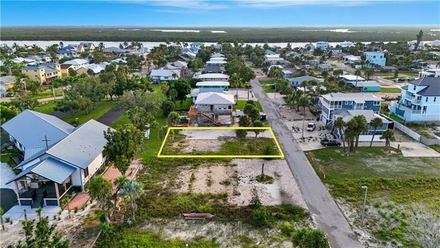 111 Bay Mar DR, Fort Myers Beach, FL 33931