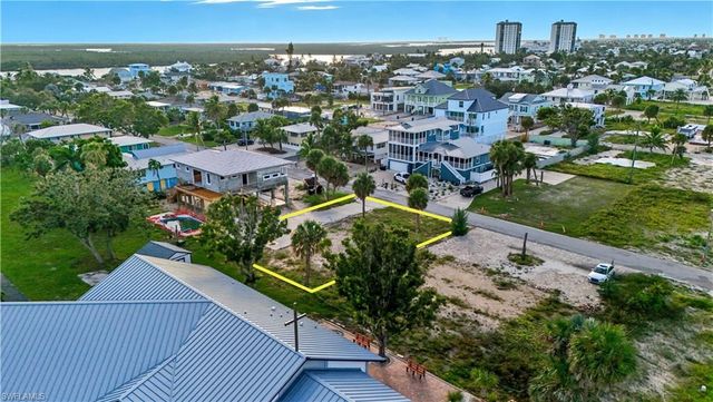 111 Bay Mar DR, Fort Myers Beach, FL 33931