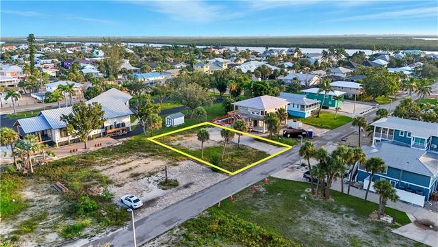 111 Bay Mar DR, Fort Myers Beach, FL 33931