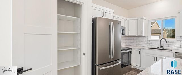 6217 S Hunt Pl Place, Sioux Falls, SD 57106