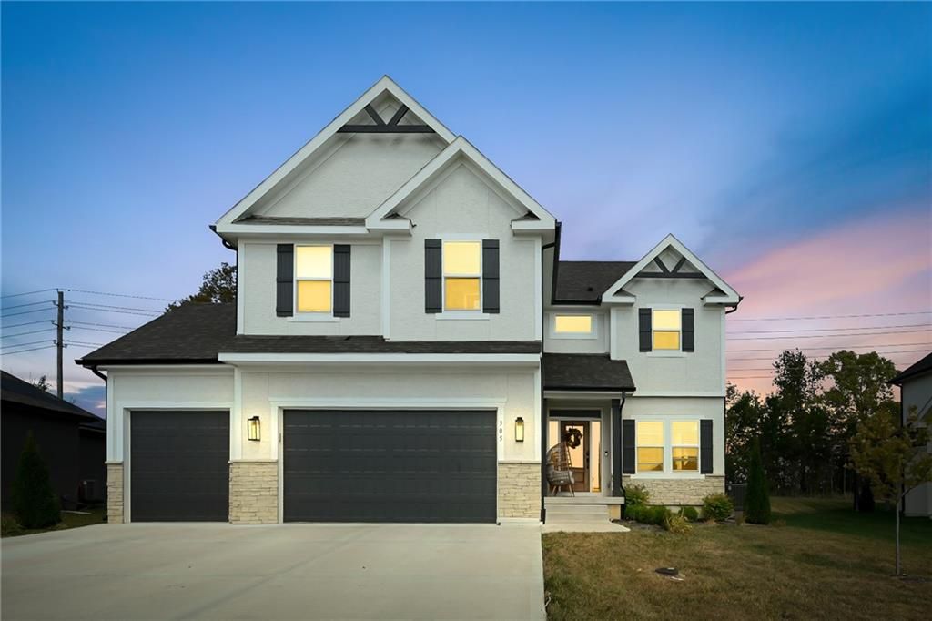 305 SW Nelson Drive, Blue Springs, MO 64014