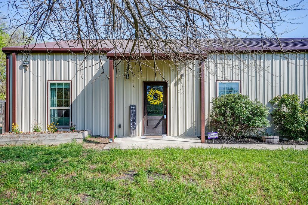 201 Curry Road, Waxahachie, TX 75167