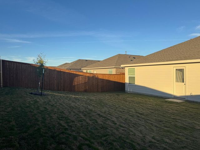 7505 Fenton Parkway, Pilot Point, TX 76258