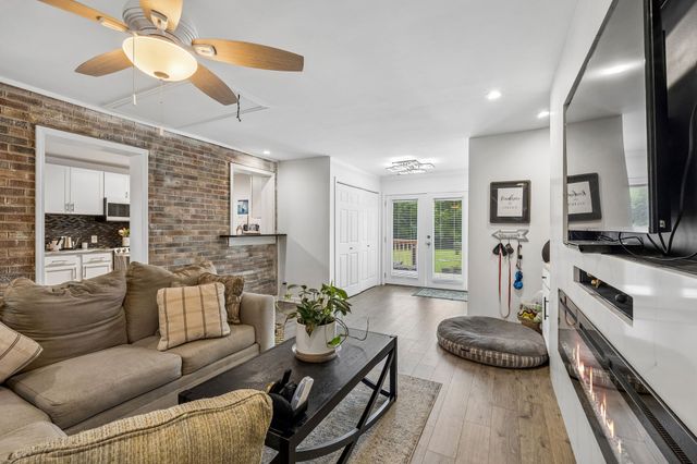 1105 Goose Bay Rd, Ashland City, TN 37015