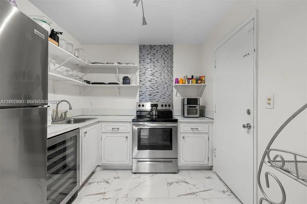 4043 NW 16th Street 201, Lauderhill, FL 33313