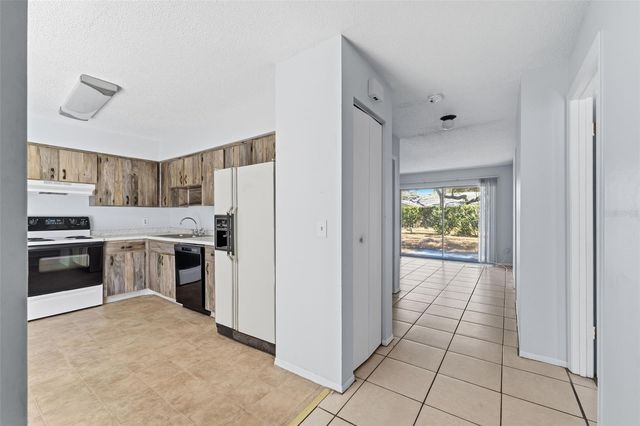 1284 LONDON AVENUE, Spring Hill, FL 34606