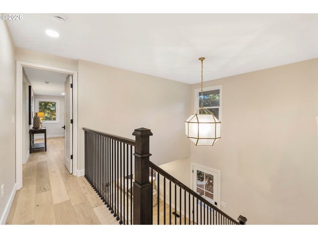 17706 TREE TOP Way, Lake Oswego, OR 97034