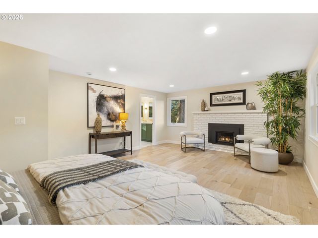 17706 TREE TOP Way, Lake Oswego, OR 97034